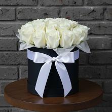 Цветочная композиция из Розы в шляпной коробке в Марках